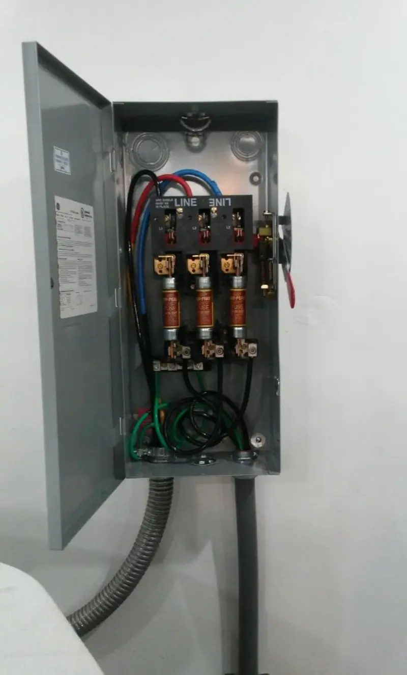Three-phase disconnect switch installed for Smoke Detector Installation in Collingdale